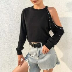 Kinky Cloth Chain Cold Shoulder Crop Top