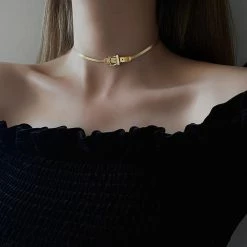 Kinky Cloth Classic Buckle Shape Choker