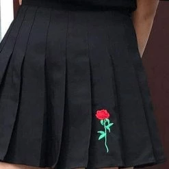 Kinky Cloth Rose Embroidered Skirt Skirts